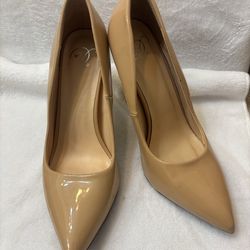 Dolce Vita  nude patent leather pumps, Size 8  Excellent Condition. Clean, well cared for, lots of life left . Ready for pickup or ship .📦    Dolce V