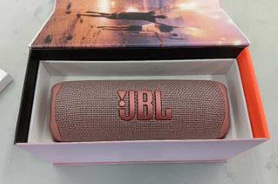 JBL Flip 6 Bluetooth Speaker