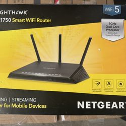 NIGHTHAWK AC1750 smart WiFi router 