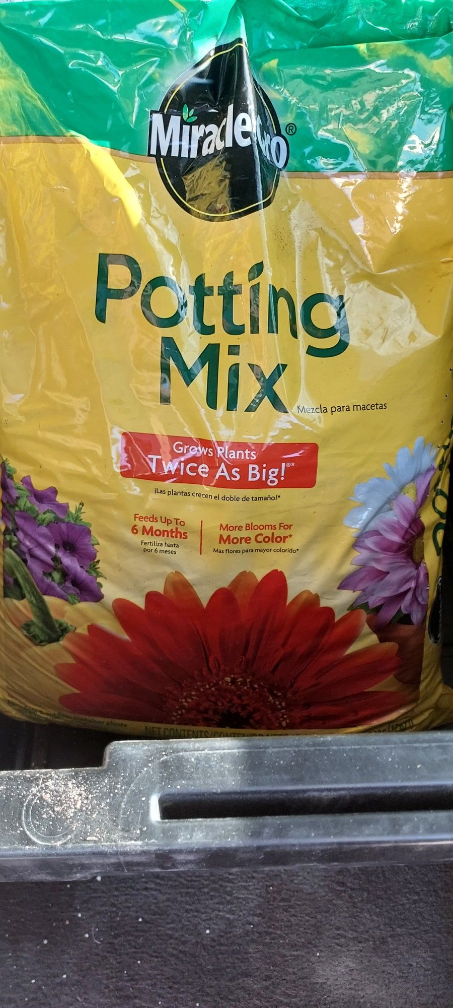 2 Bags Miracle Gro Potting Mix