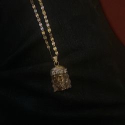 14kt gold necklace