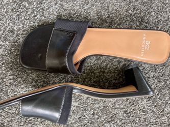 Ann Klein Ladies Size 6 1/2 Backless Shoe