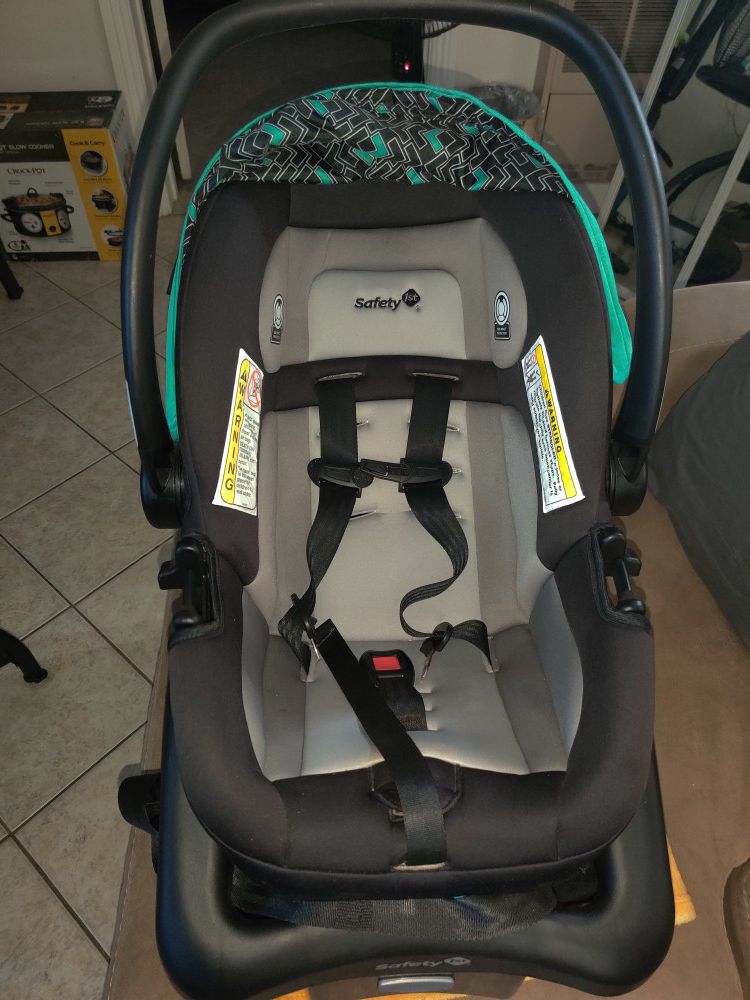 Car seat/ baby carrier,like new
