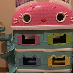 Almost New Gabby dollhouse
