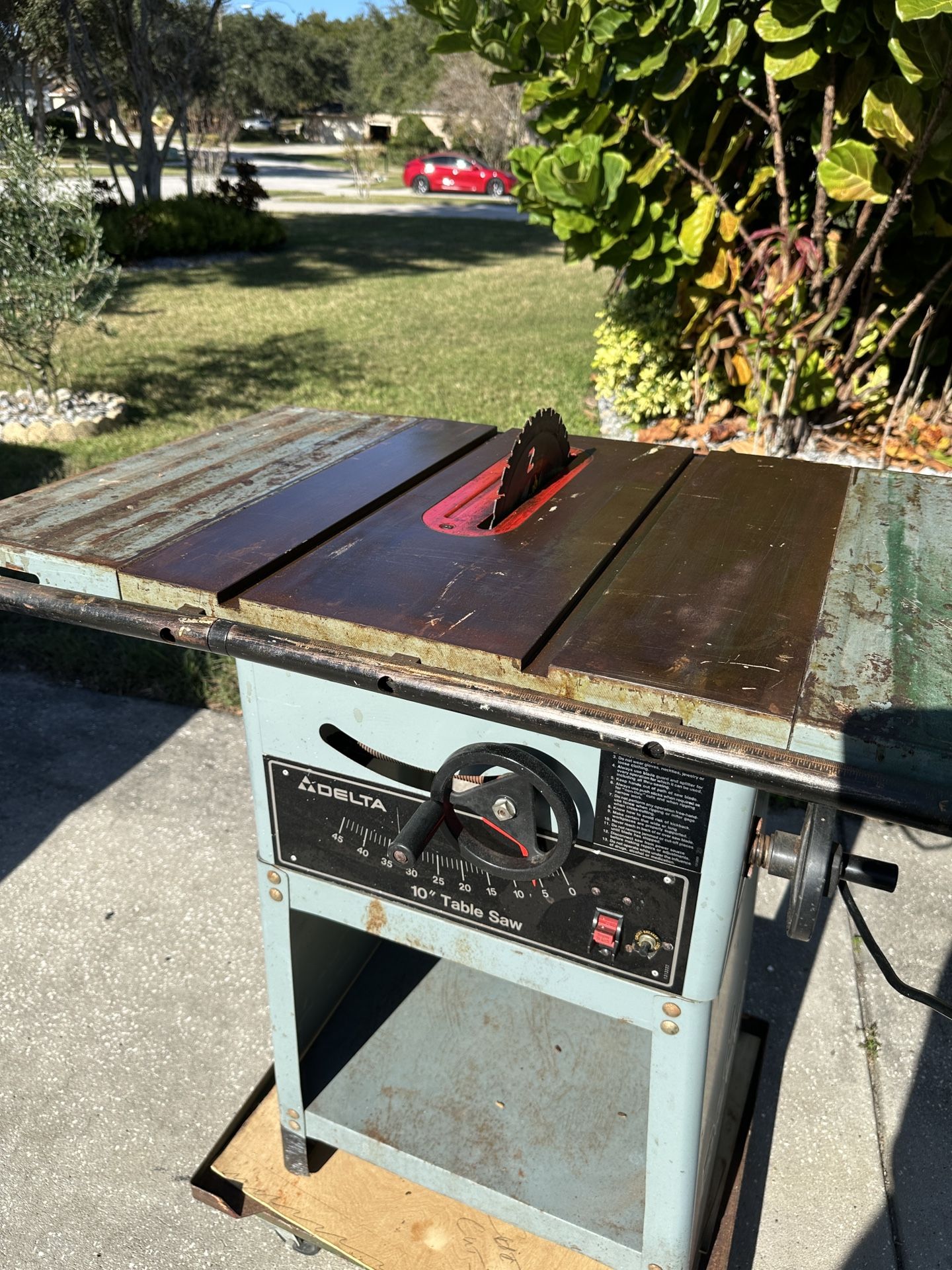 DELTA 10” TABLE SAW Works Great - Never Had An Issue