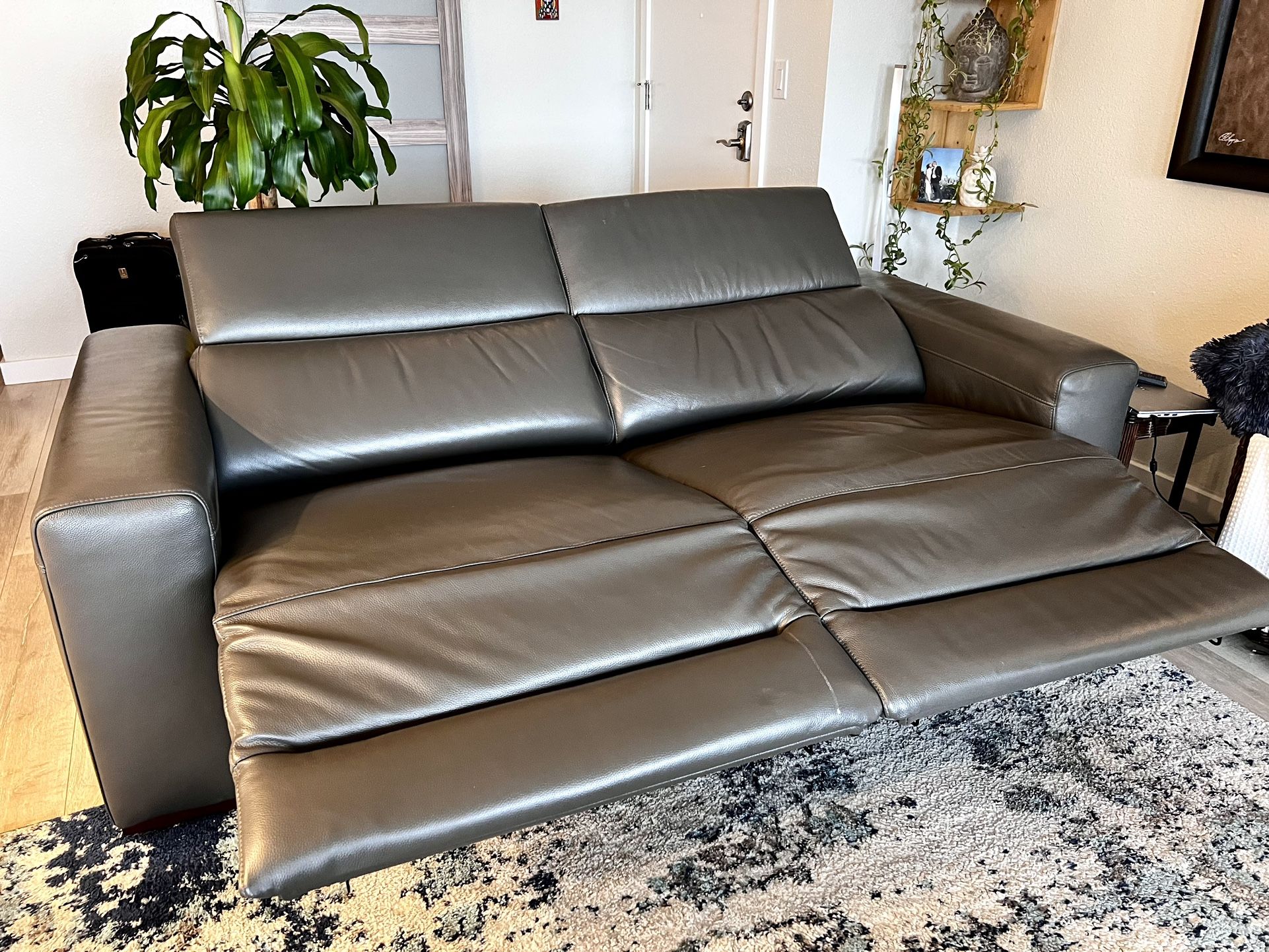 Macys 82” Leather Power Recliner Sofa Nevio for Sale in Seattle, WA