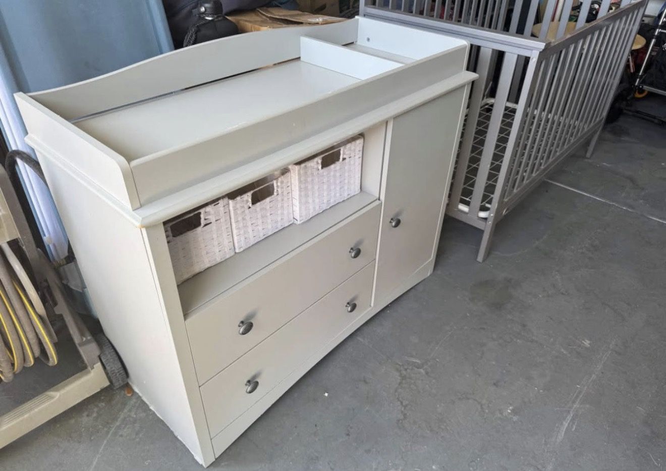 Dresser/ Changing Table