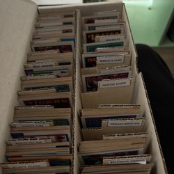 lot of baseball cards organized by team 