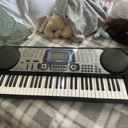 Portable electric keyboard