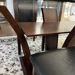 Dining Table With 4 Chairs For sale !