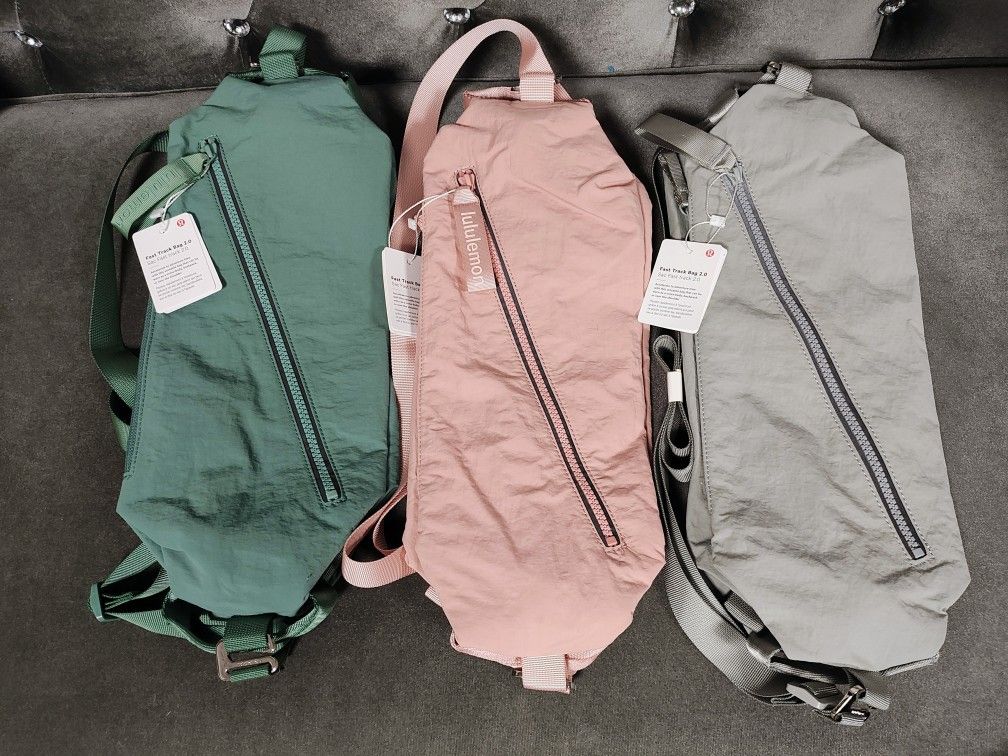 Lululemon Fast Track Bag/Cross Body Backpack! Nuevas Con Etiquetas