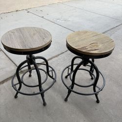2 Bar Stools 