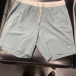 Vuori Shorts 