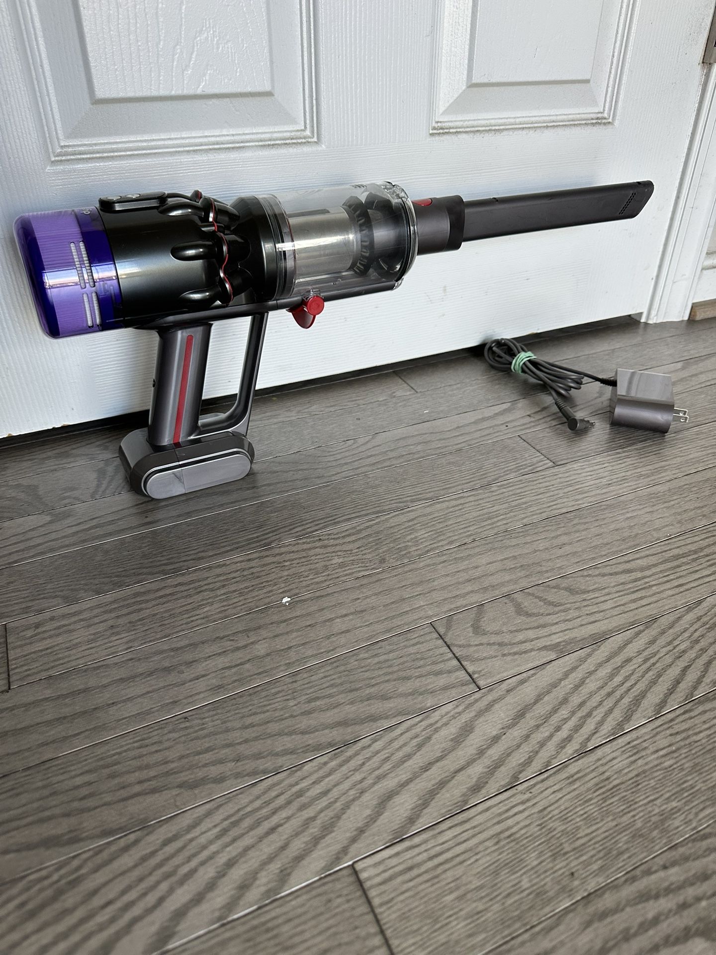 Almost New Handheld Dyson Vacuum Cleaner in Great Condition