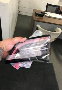 Tesla Model 3 2018-19 RH TRUNK LIGHT