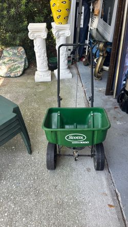 Scotts spreader