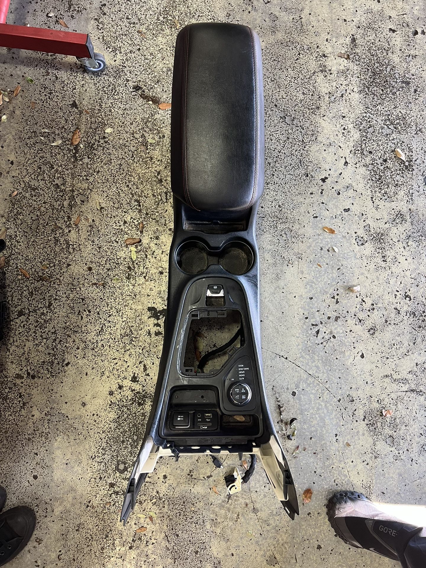 Jeep Cherokee front console 