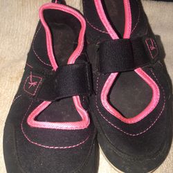 DANSKIN  Sports Shoes Ladies.  Size 5 1/2M