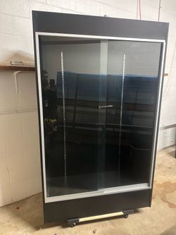 6 Foot Tall Display Case