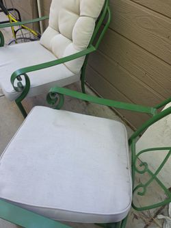 IRON CHAIRS VINTAGE GLENDORA PICK UP