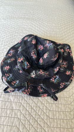 Pretty summer hat-girl