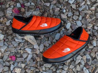 The North Face ThermoBall Eco Traction Slipper Mules Men’s 8 Women’s 9.5 Orange New