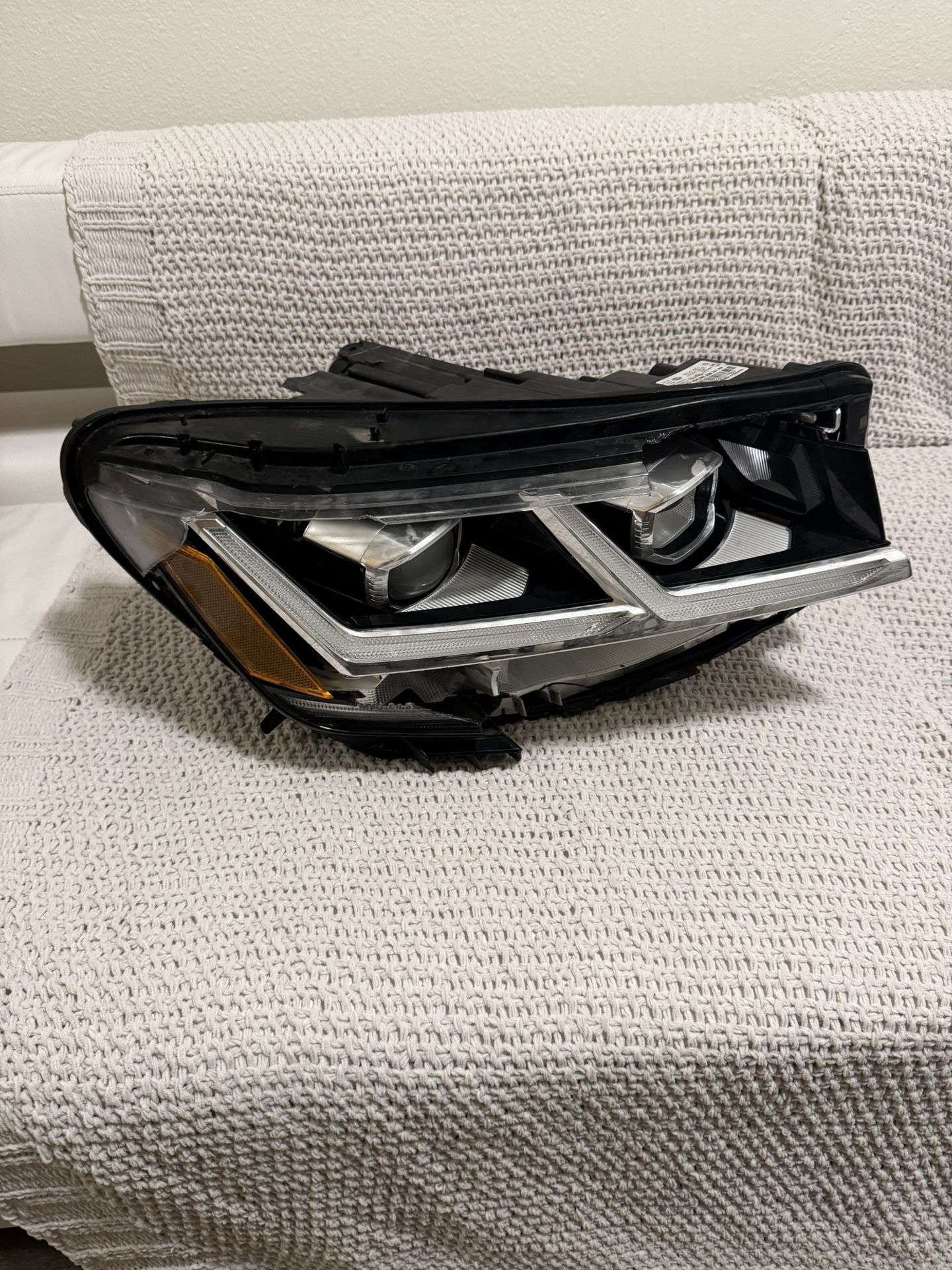 Front right headlight Volkswagen Atlas 2020 2021 model year, for parts 3CN.941.036.C (original)