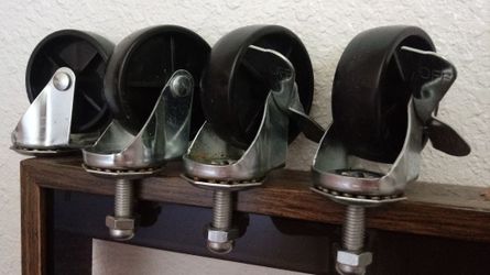 Swivel roller wheels