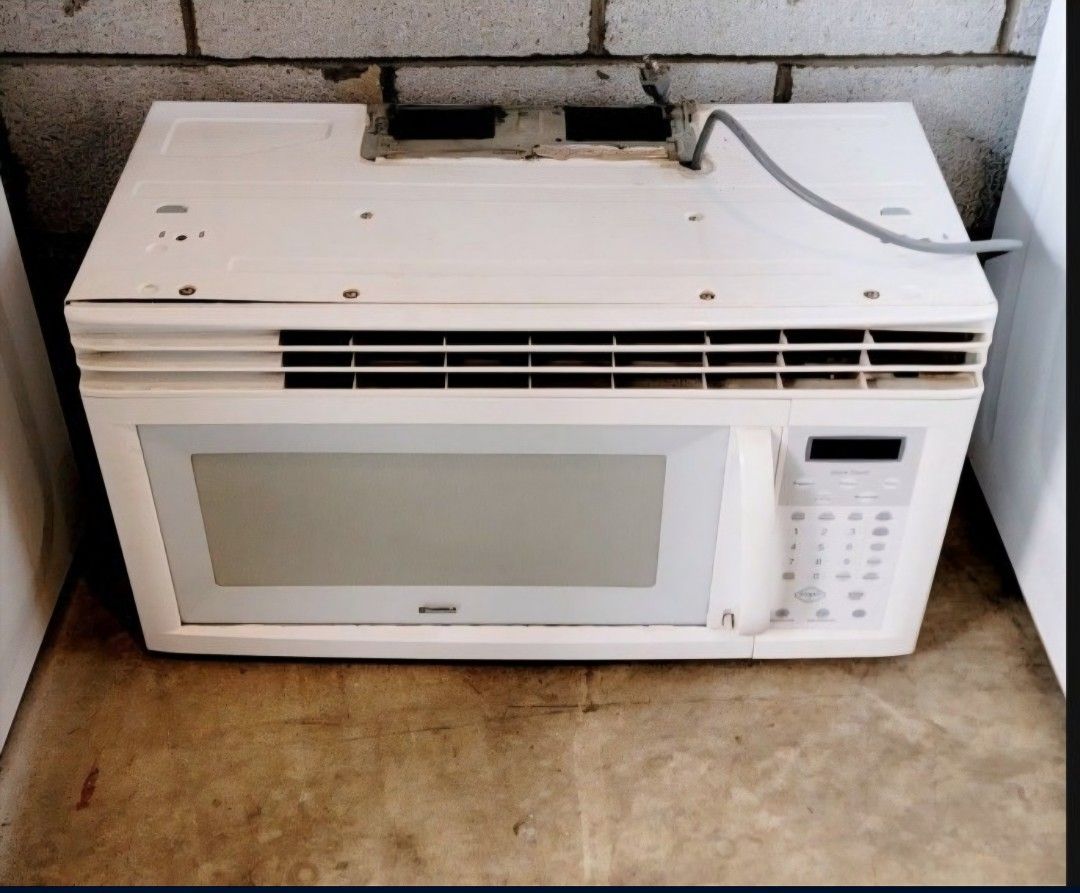 KENMORE MICROWAVE OVEN EXCELLENT CONDITION AND VERY CLEAN
