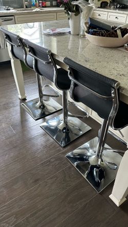 Swivel adjustable height bar chair
