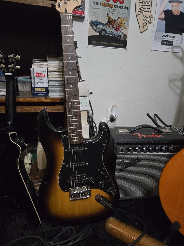 Squier Sonic Stratocaster HSS Limited-Edition Electric Guitar 2-Color Sunburst
(31)
The Squier Sonic Stratocaster HSS limited-edition electric guitar 