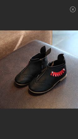 New black eyelash Girls booties size 9 10 11