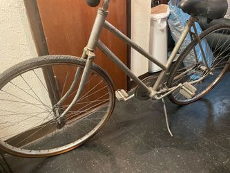 Vintage single-speed cruiser or roadster-style bicycle, from the 1940s–1960s era