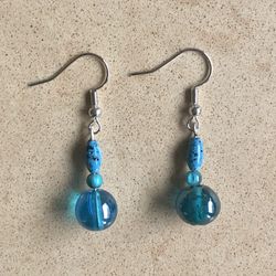 🦋 Pretty turquoise glass sphere and speckled beaded earrings