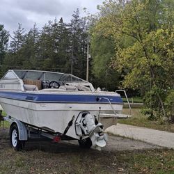 1985 Bayliner Capri cuddy cabin 20 FT