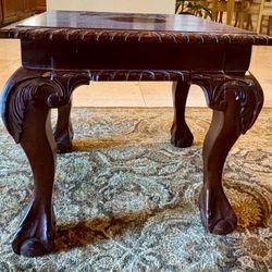 Carved Chippendale-Style Wood End Table – Claw/Paw Feet