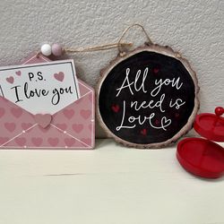 Valentines Wall Decor And Tiny Red Tier Tray 