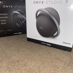 HARMON KARBON ONYX 7 BRAND NEW NEVER OPEN