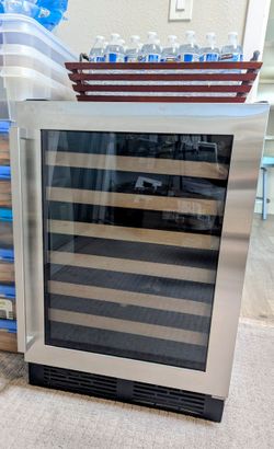 Wine Refrigerator/ Beverage Cooler / Refrigerator/ Cooler