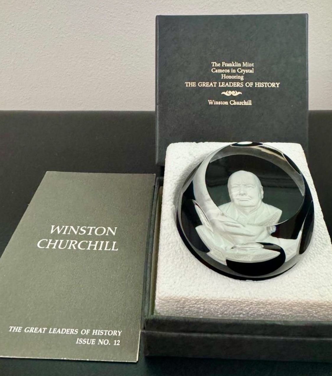 Baccarat Crystal Franklin Mint Paperweight the great Leader of history Cameo Winston Churchill  In great condition  Comes in box with certificate of a