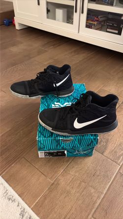 Boys Nike Kyrie 3 size 7 black