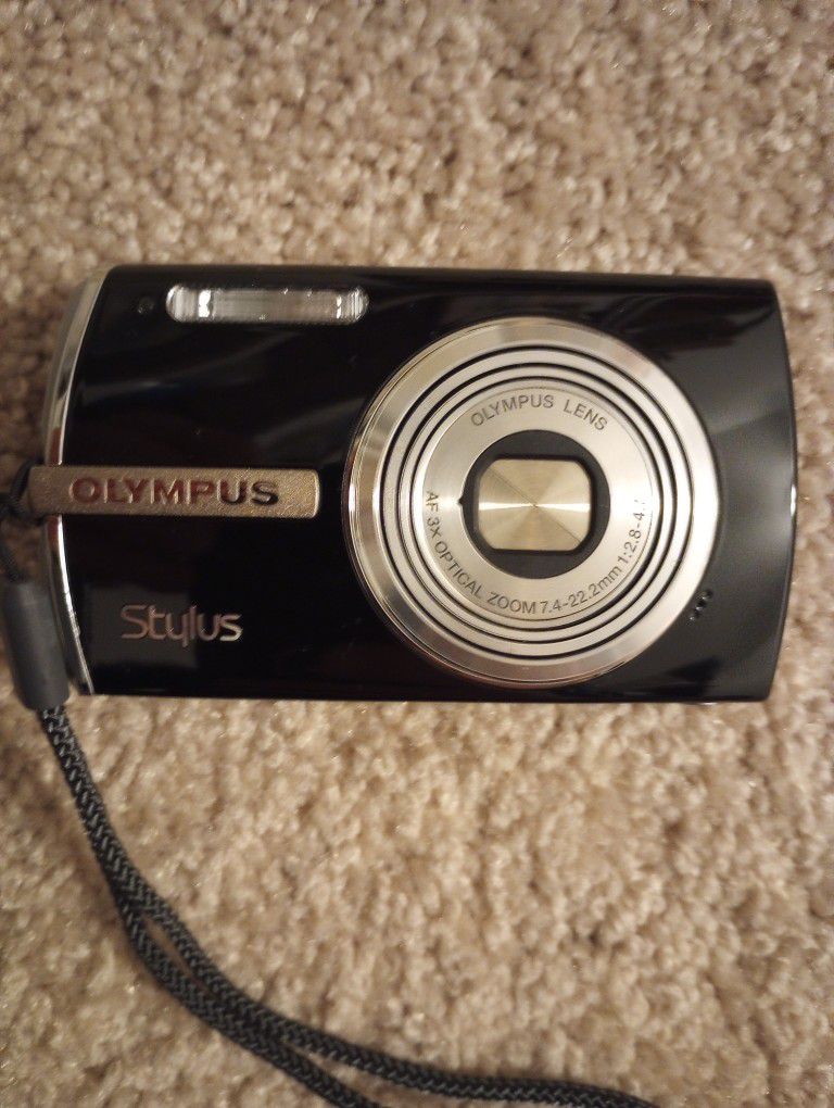 Olympus Stylus 1200 Camera Kit, Like New