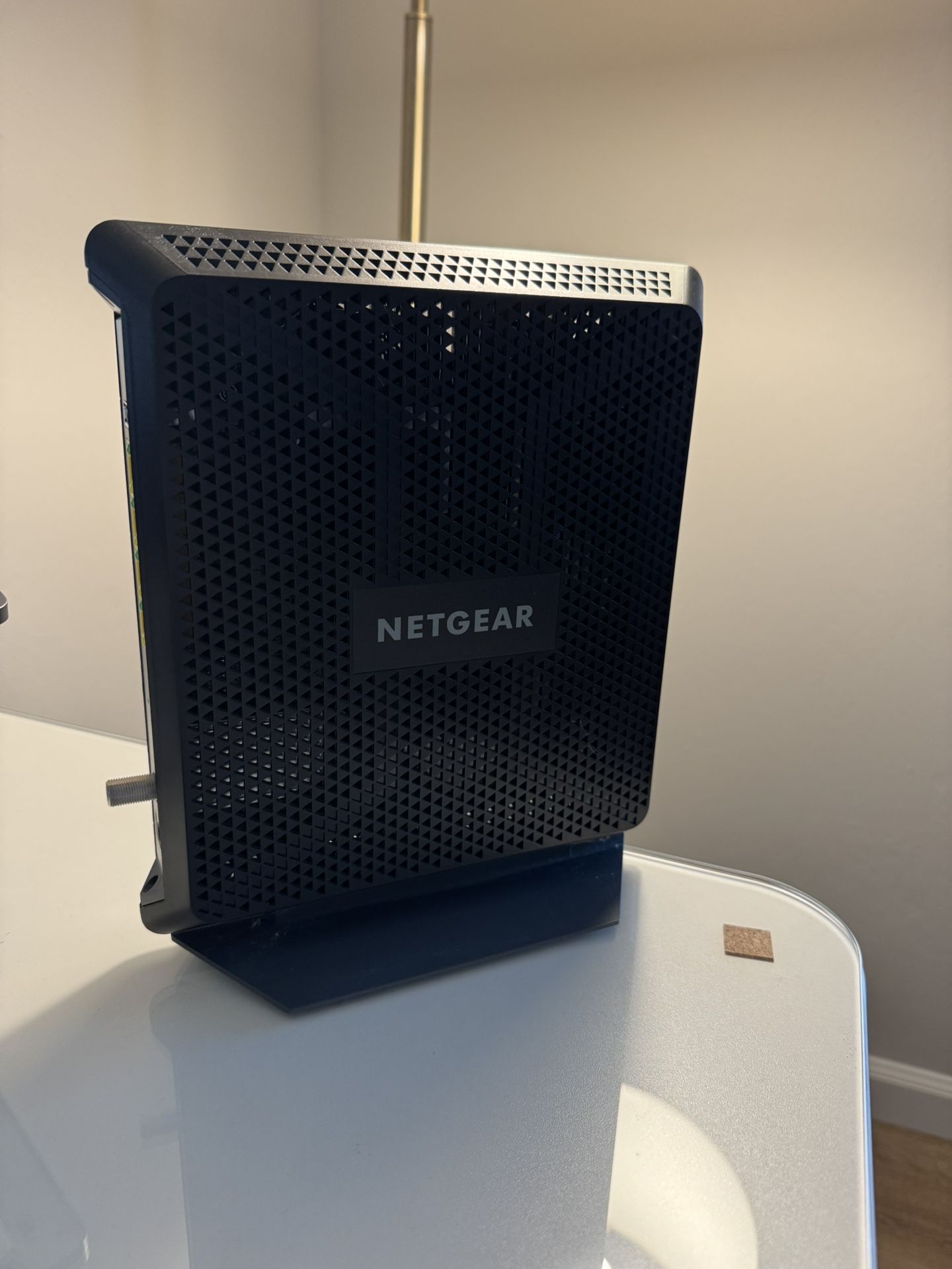 NETGEAR - Nighthawk AC1900 Router with DOCSIS 3.0 Cable Modem - Black