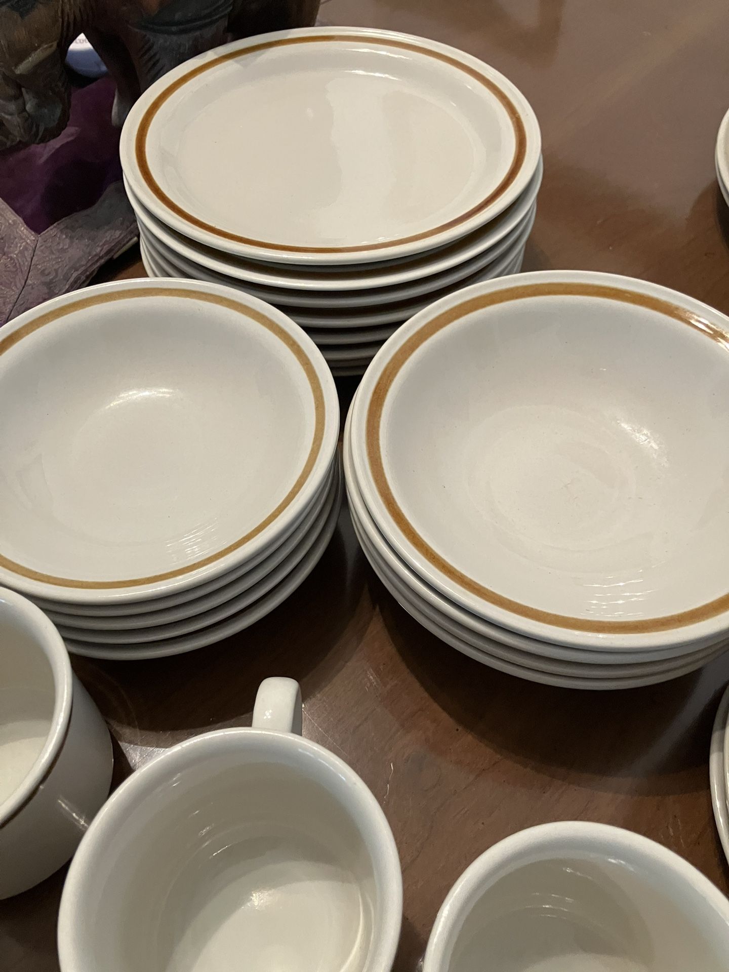 Stoneware Mountain Wood. Dried Flower Pattern