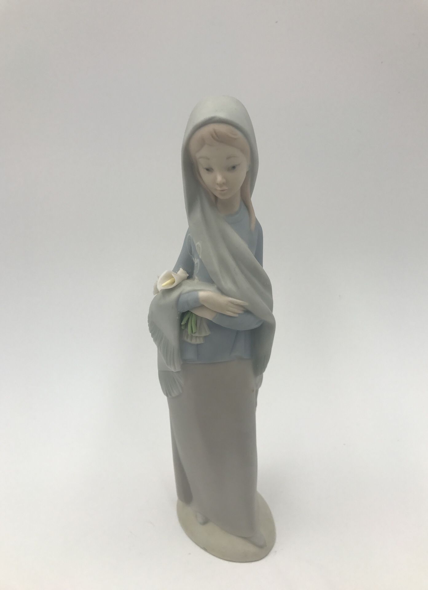 Lladro Figurine Lady Holding Flowers