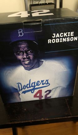 Jackie Robinson Replica Statue