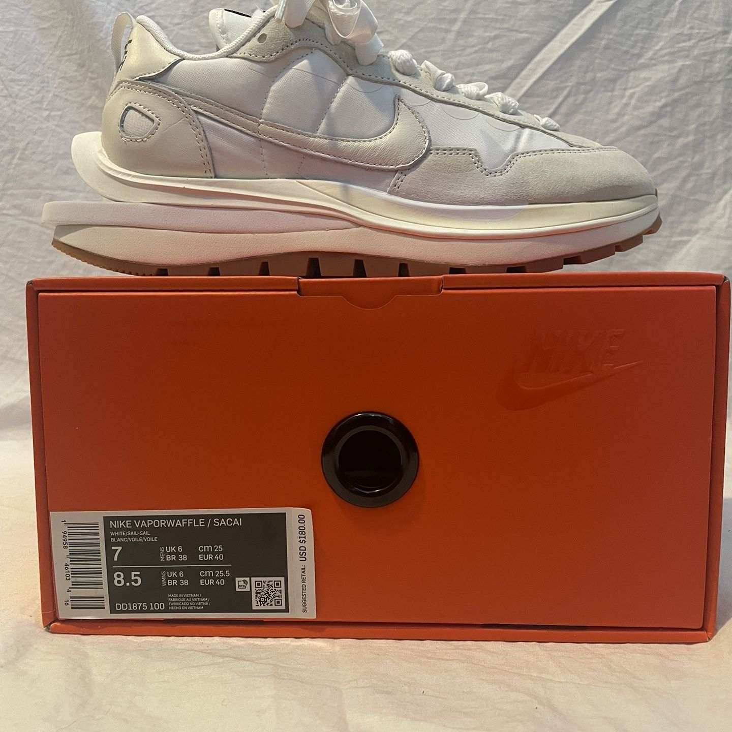 Nike Sacai Vaporwaffle Sail Size 7 for Sale in Pasadena, CA - OfferUp