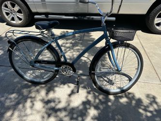 Sturdy Huffy Nassau men's cruiser bike has a 26