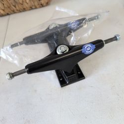 Royal Skateboard Trucks NEW