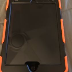 iPad 9th Gen 64 G With Case